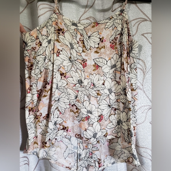 Willow and Root Floral Tank Top - Picture 4 of 4